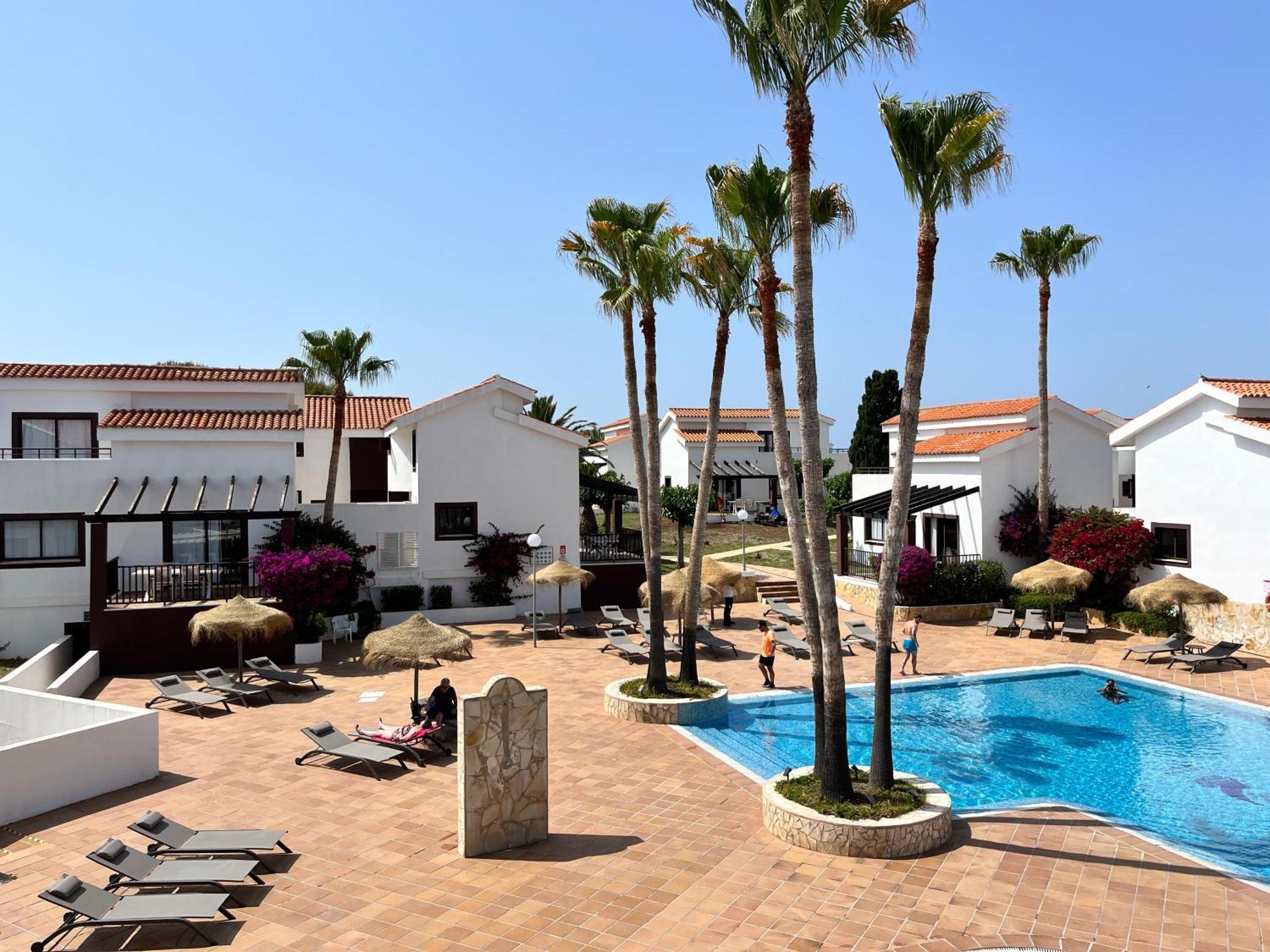 Nuramar Aparthotel Cala en Bosch Ngoại thất bức ảnh