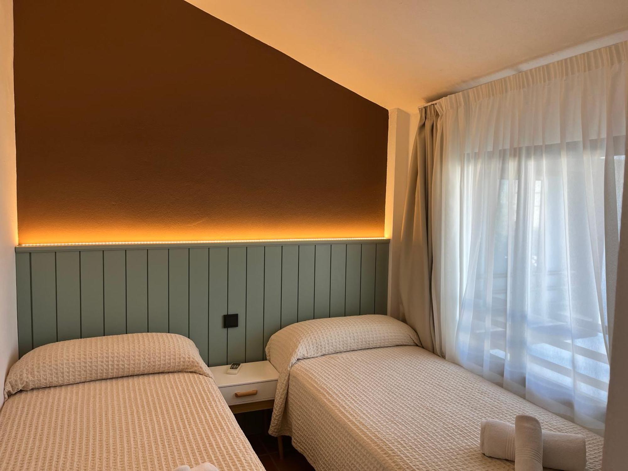Nuramar Aparthotel Cala en Bosch Ngoại thất bức ảnh