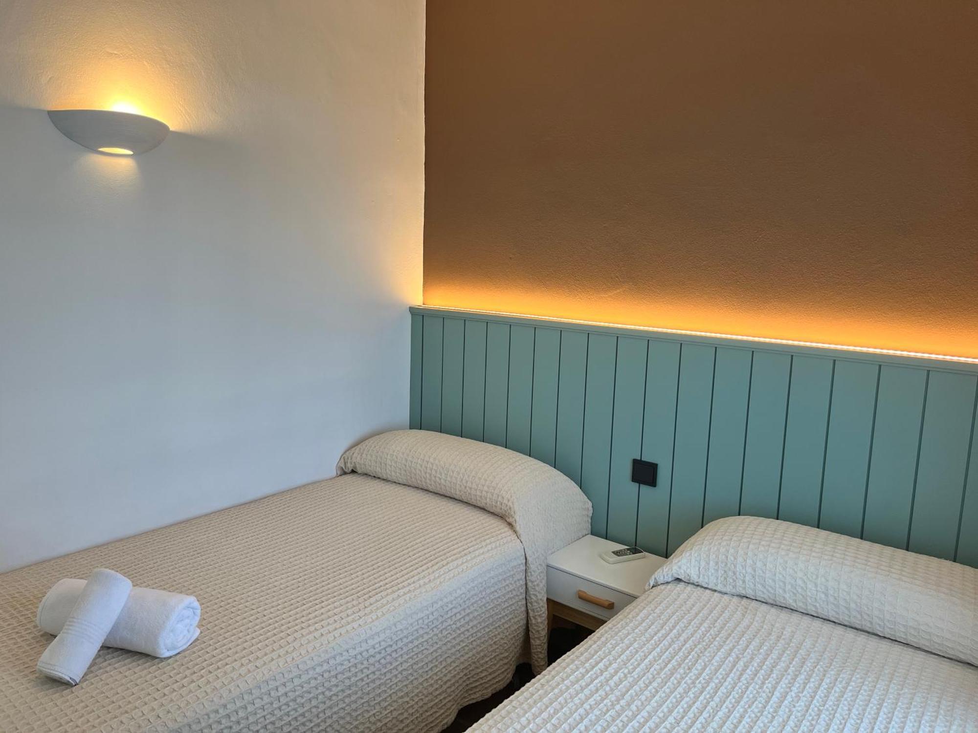 Nuramar Aparthotel Cala en Bosch Ngoại thất bức ảnh