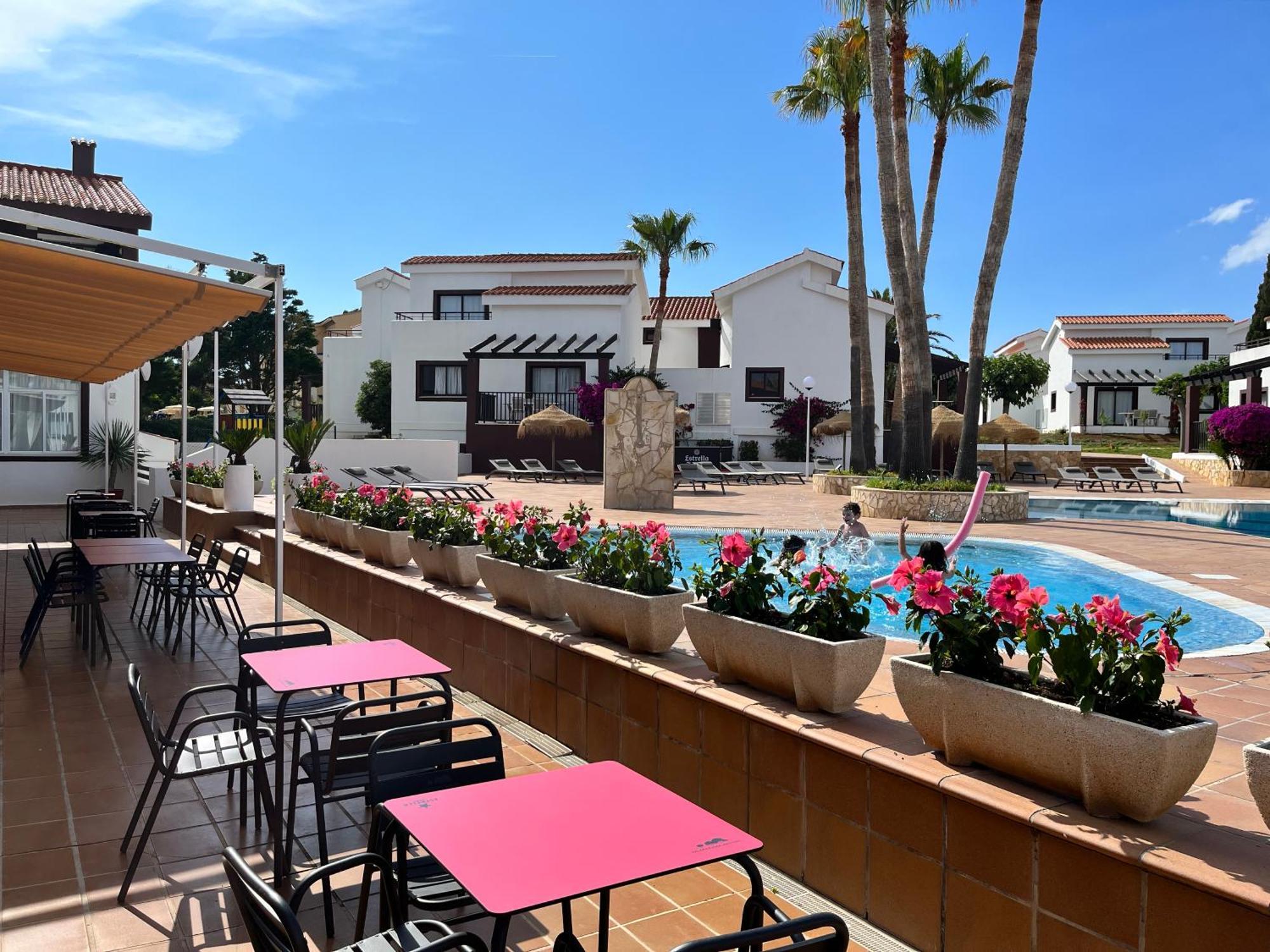 Nuramar Aparthotel Cala en Bosch Ngoại thất bức ảnh