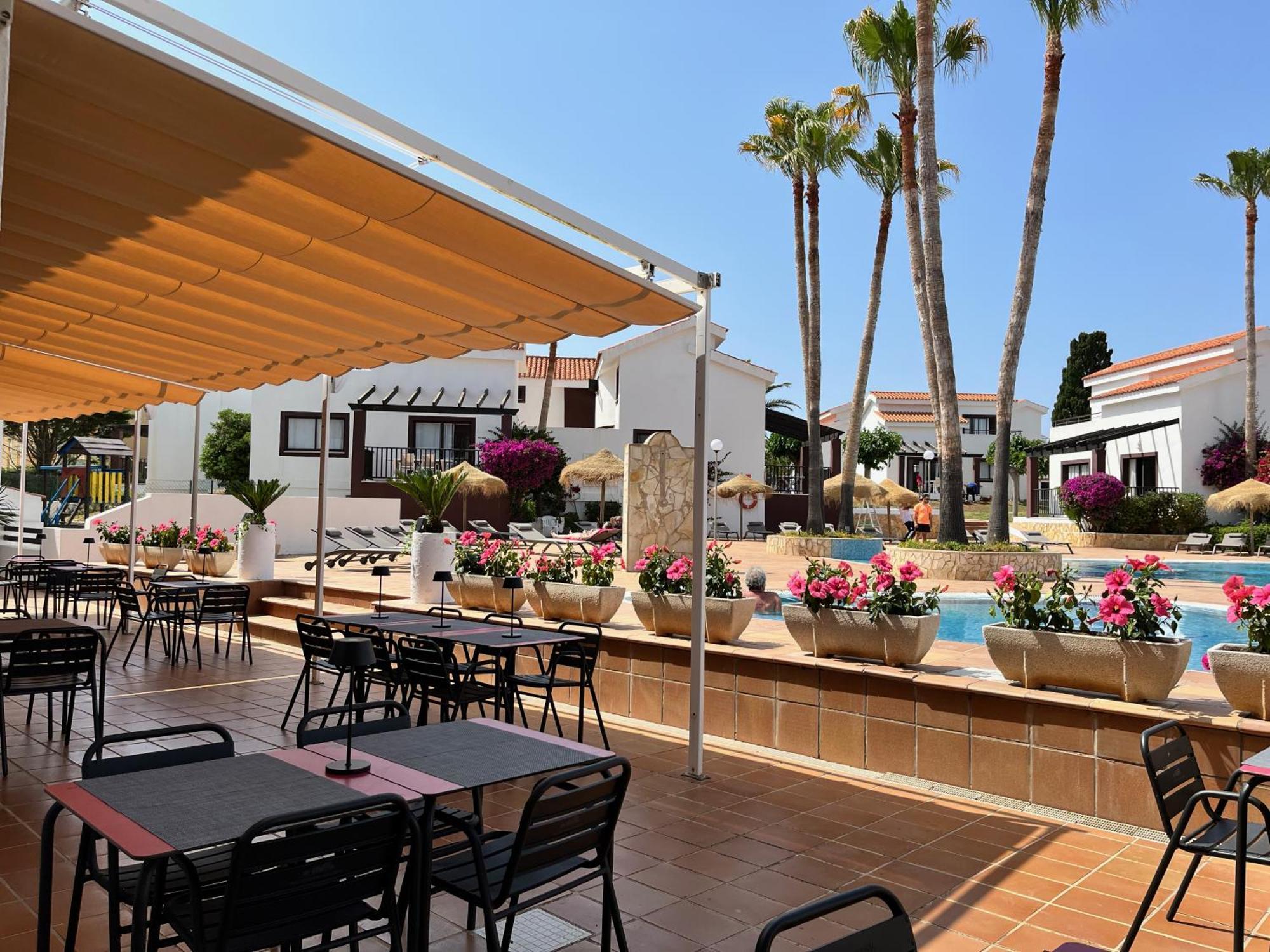 Nuramar Aparthotel Cala en Bosch Ngoại thất bức ảnh