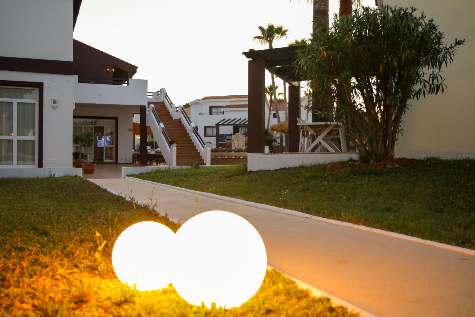 Nuramar Aparthotel Cala en Bosch Ngoại thất bức ảnh