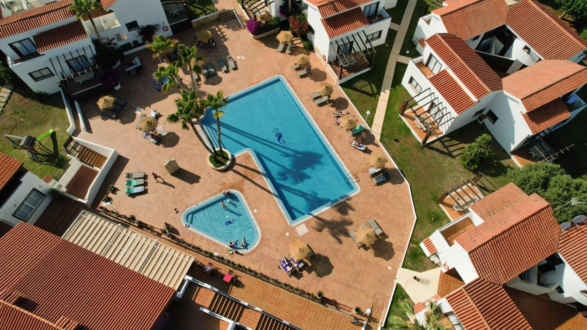 Nuramar Aparthotel Cala en Bosch Ngoại thất bức ảnh
