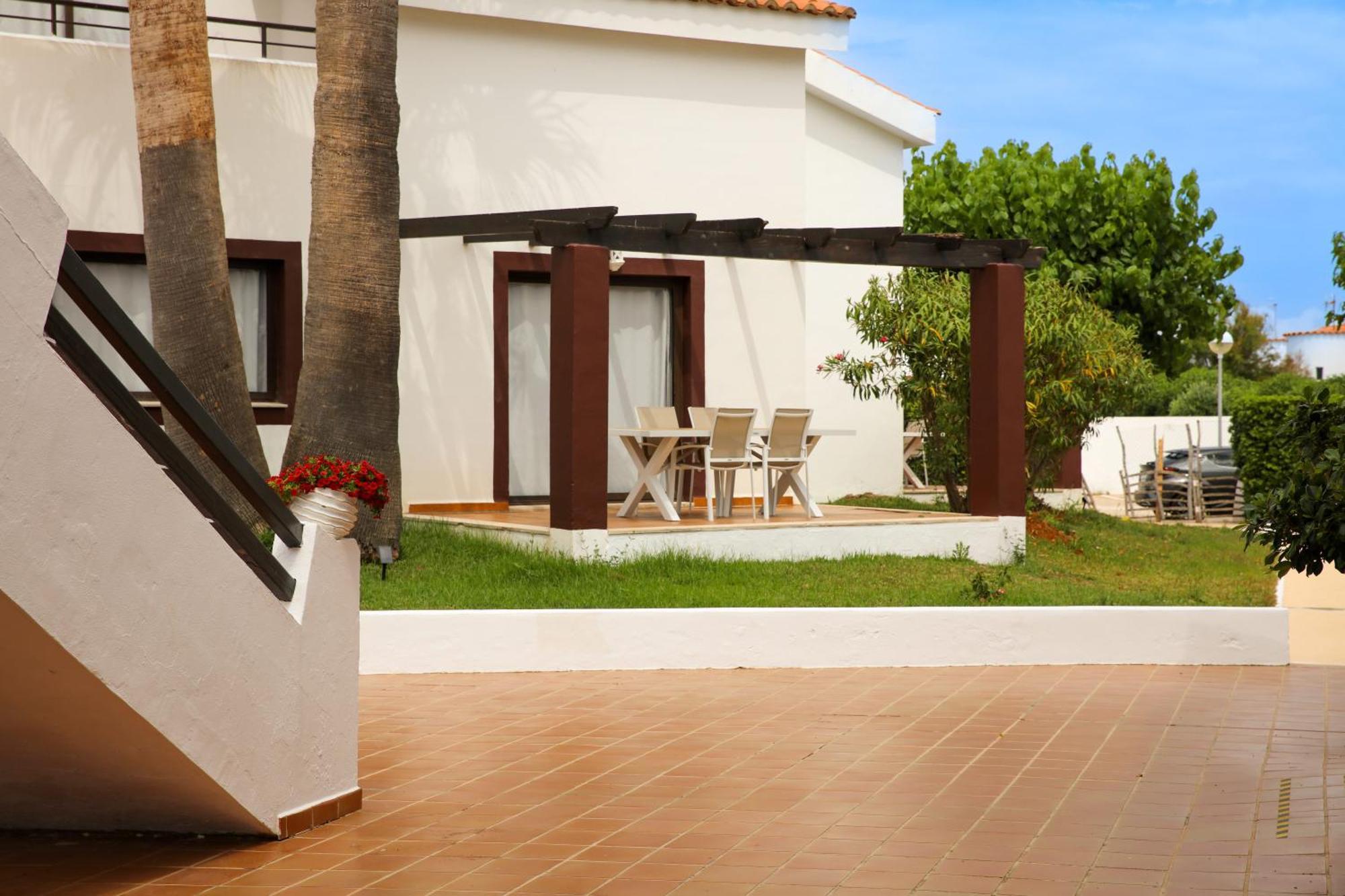 Nuramar Aparthotel Cala en Bosch Ngoại thất bức ảnh
